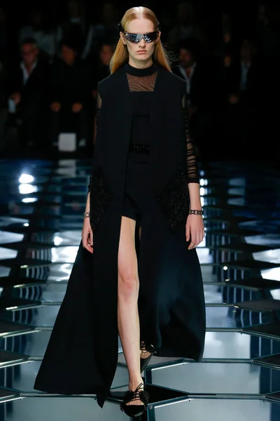 Look 1